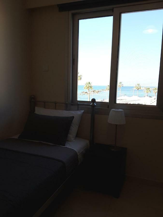 Lighthouse By The Sea Lovely 2Bdr Apartment Paphos Ngoại thất bức ảnh