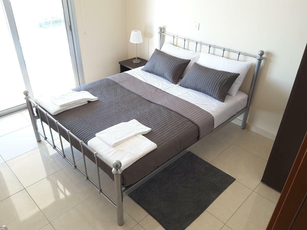 Lighthouse By The Sea Lovely 2Bdr Apartment Paphos Ngoại thất bức ảnh