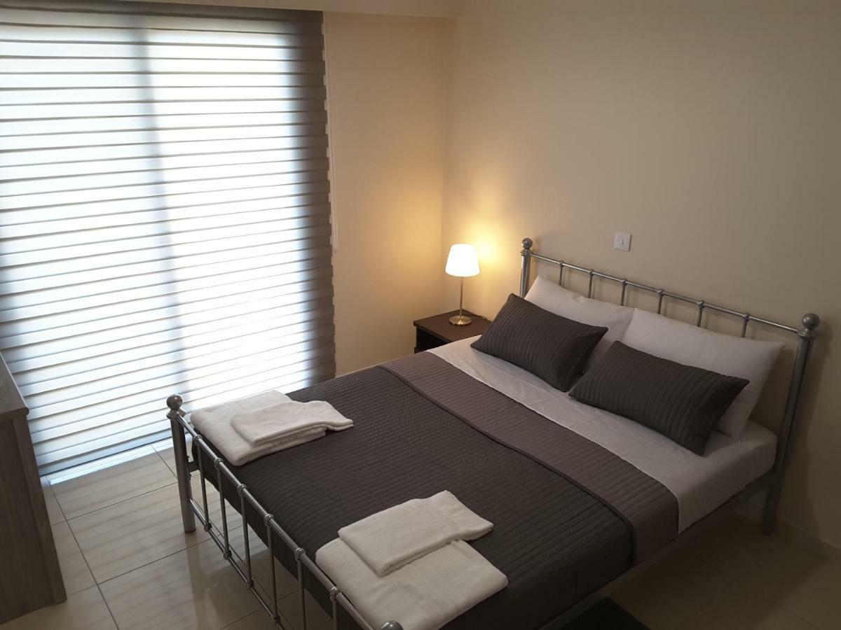 Lighthouse By The Sea Lovely 2Bdr Apartment Paphos Ngoại thất bức ảnh