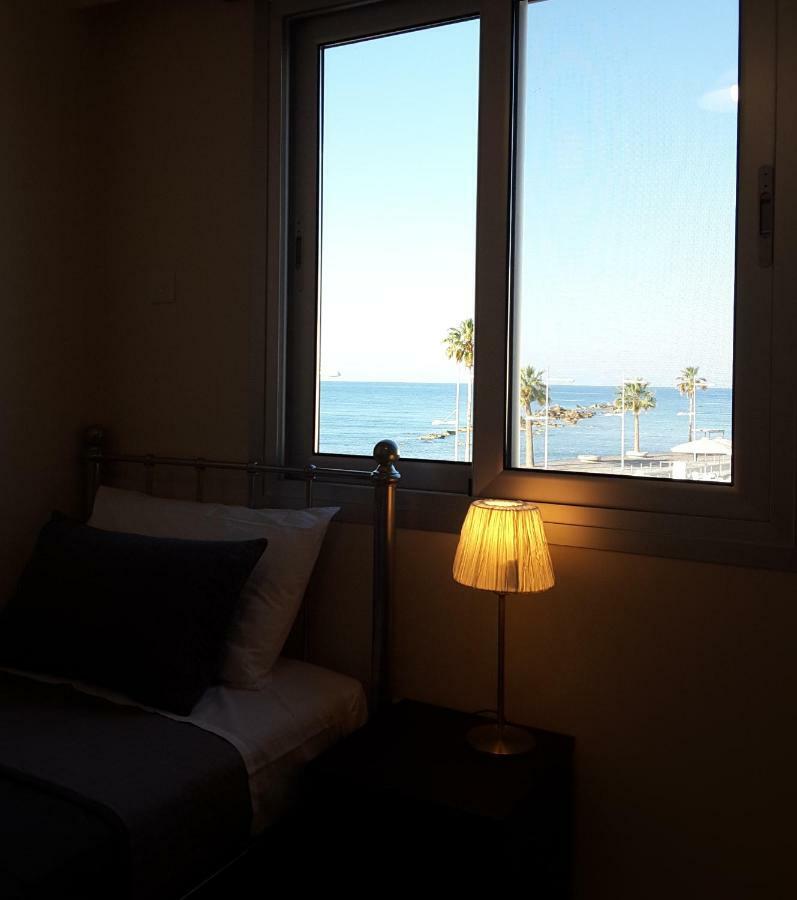 Lighthouse By The Sea Lovely 2Bdr Apartment Paphos Ngoại thất bức ảnh