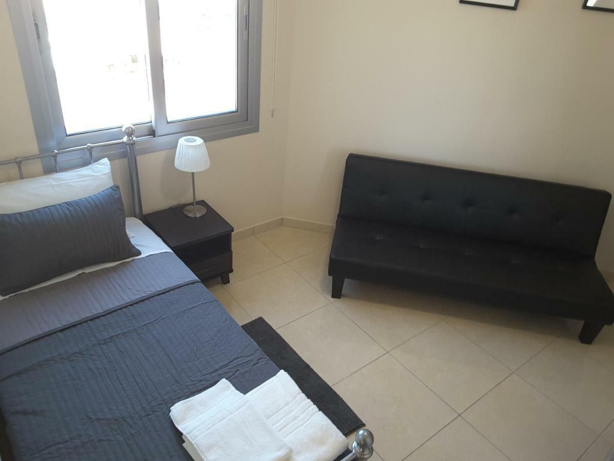 Lighthouse By The Sea Lovely 2Bdr Apartment Paphos Ngoại thất bức ảnh