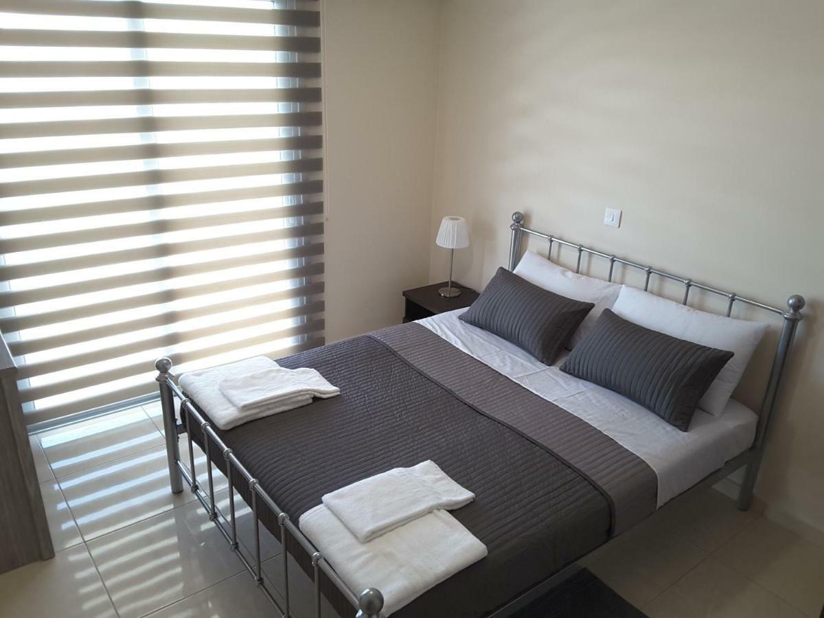 Lighthouse By The Sea Lovely 2Bdr Apartment Paphos Ngoại thất bức ảnh
