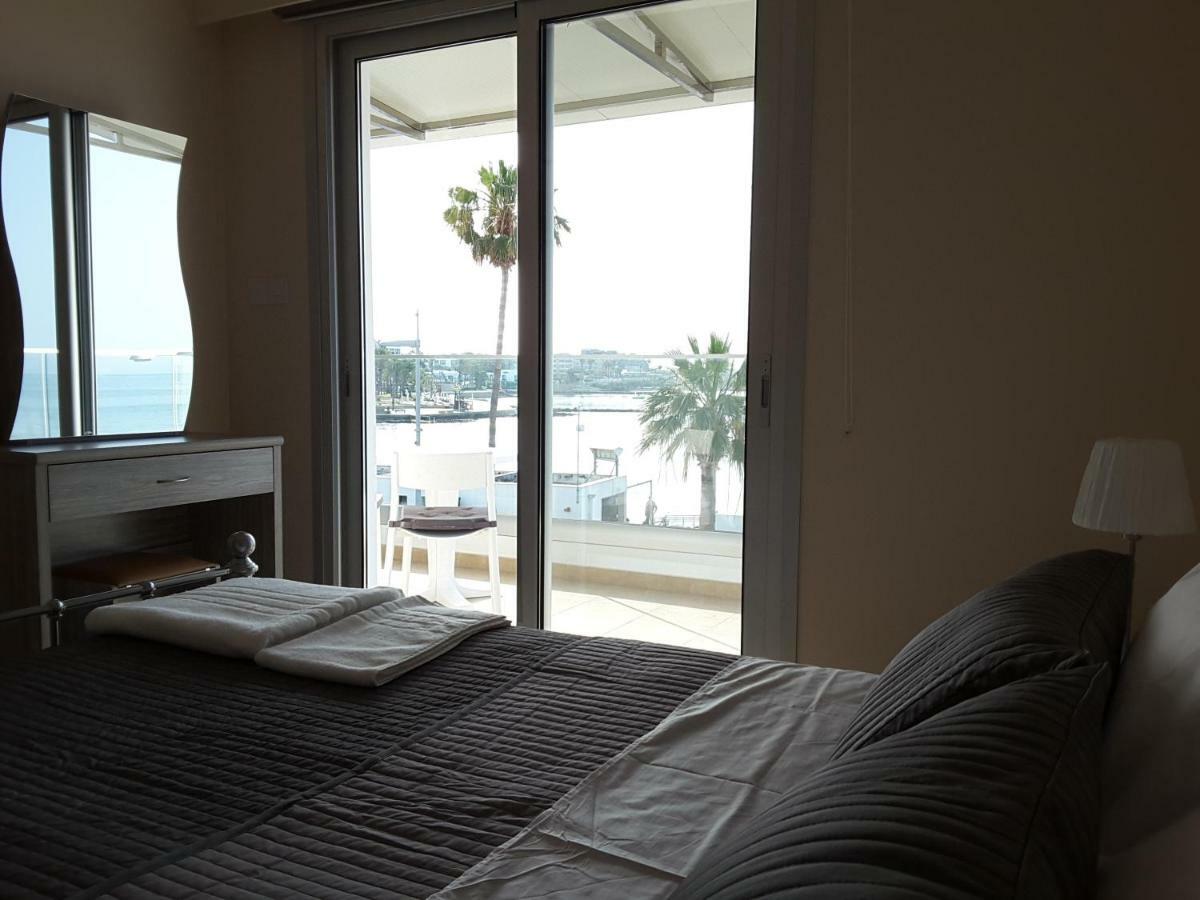 Lighthouse By The Sea Lovely 2Bdr Apartment Paphos Ngoại thất bức ảnh