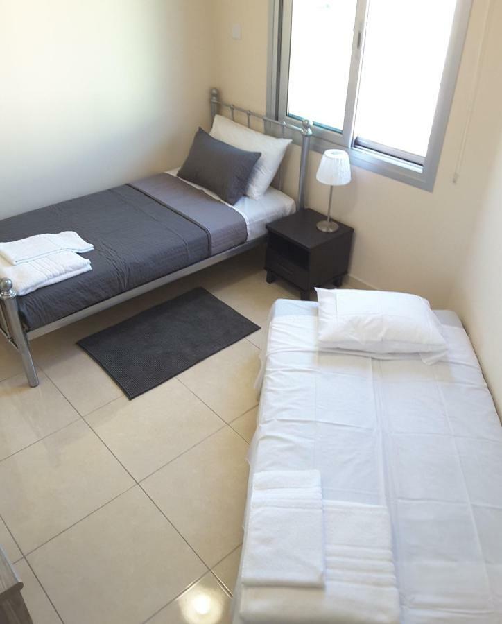 Lighthouse By The Sea Lovely 2Bdr Apartment Paphos Ngoại thất bức ảnh