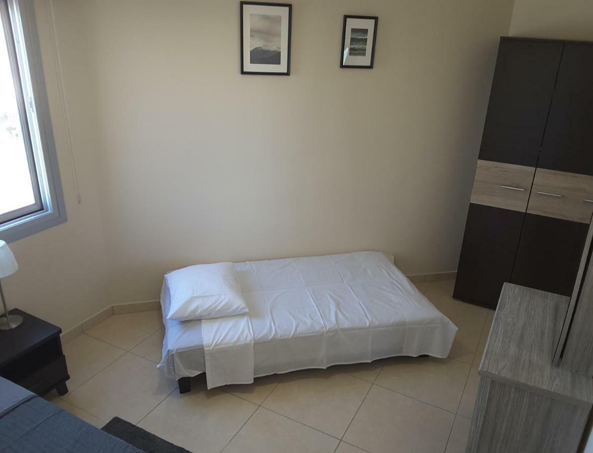 Lighthouse By The Sea Lovely 2Bdr Apartment Paphos Ngoại thất bức ảnh