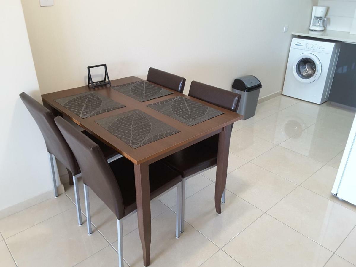 Lighthouse By The Sea Lovely 2Bdr Apartment Paphos Ngoại thất bức ảnh