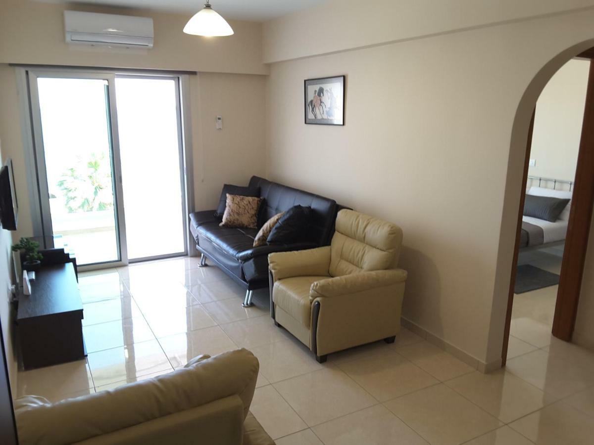 Lighthouse By The Sea Lovely 2Bdr Apartment Paphos Ngoại thất bức ảnh