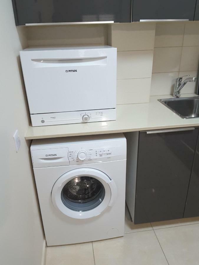 Lighthouse By The Sea Lovely 2Bdr Apartment Paphos Ngoại thất bức ảnh